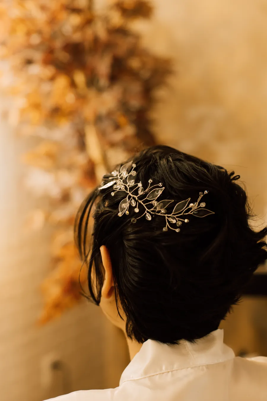 noiva com acessorio de cabelo floral