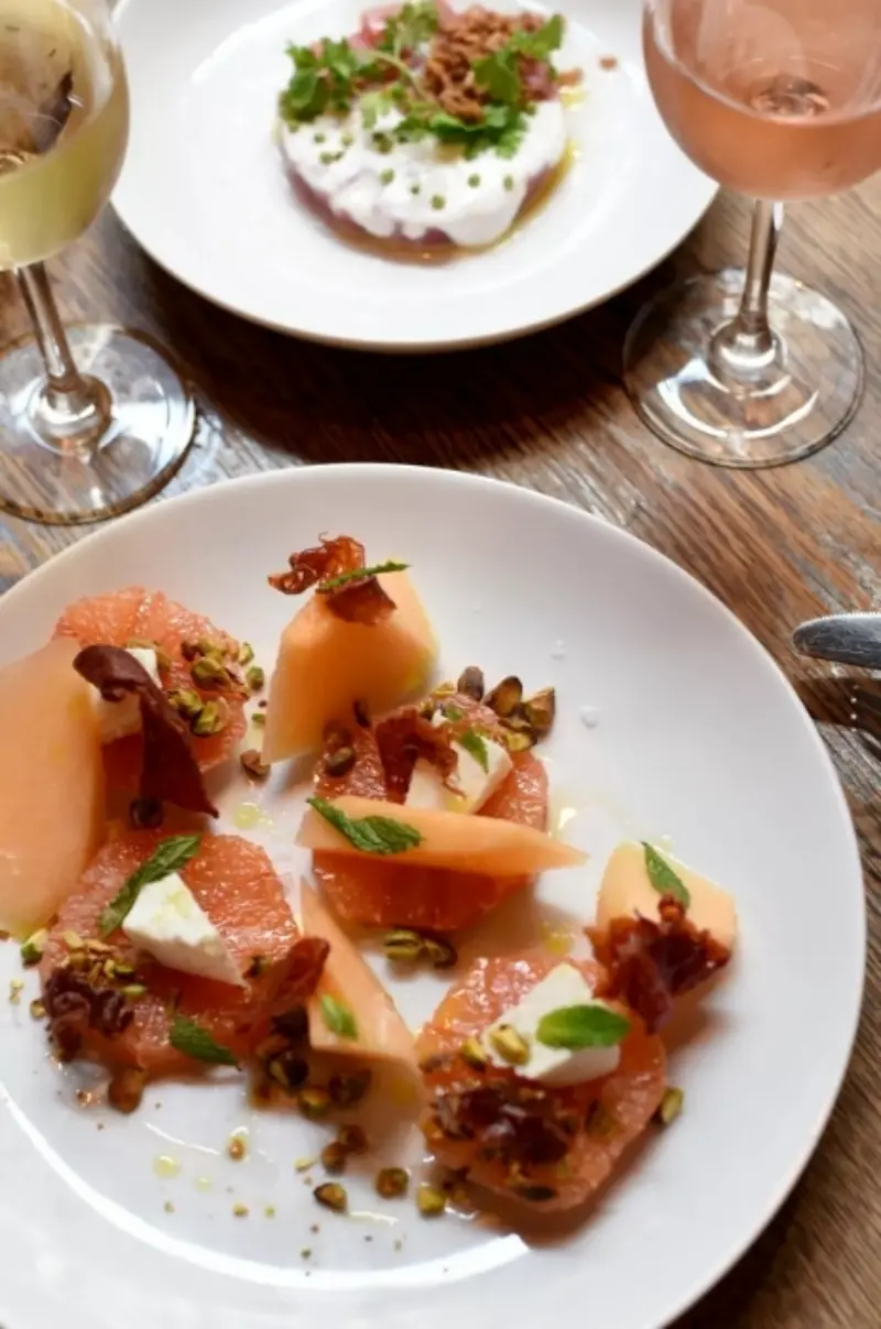 salm&atilde;o em prato para buffet de casamento