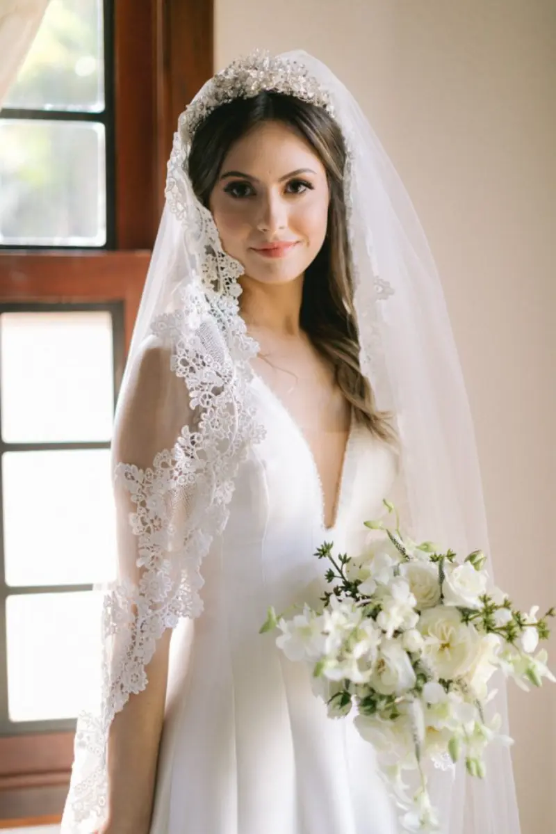 grinalda coroa e mantilha