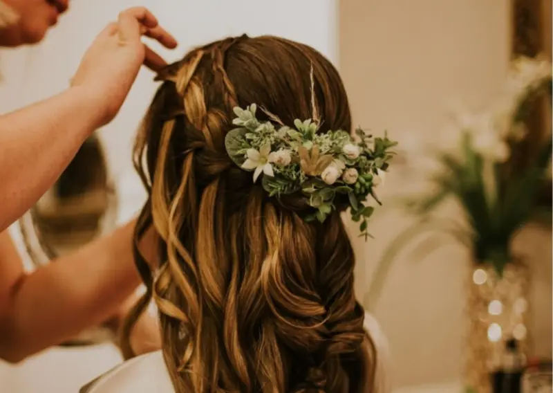 grinalda de noiva com flores no estilo boho