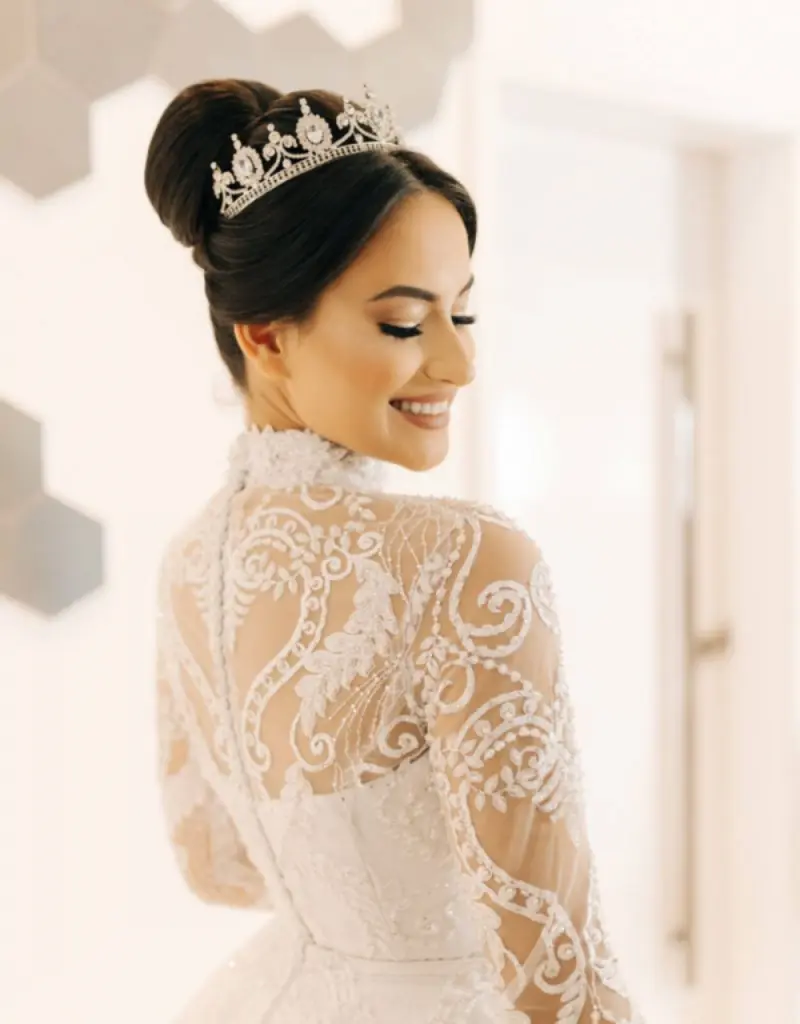  noiva com coroa clássica