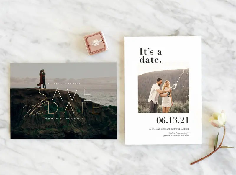 convite de save the date com fotos dos noivos brindando em montanha