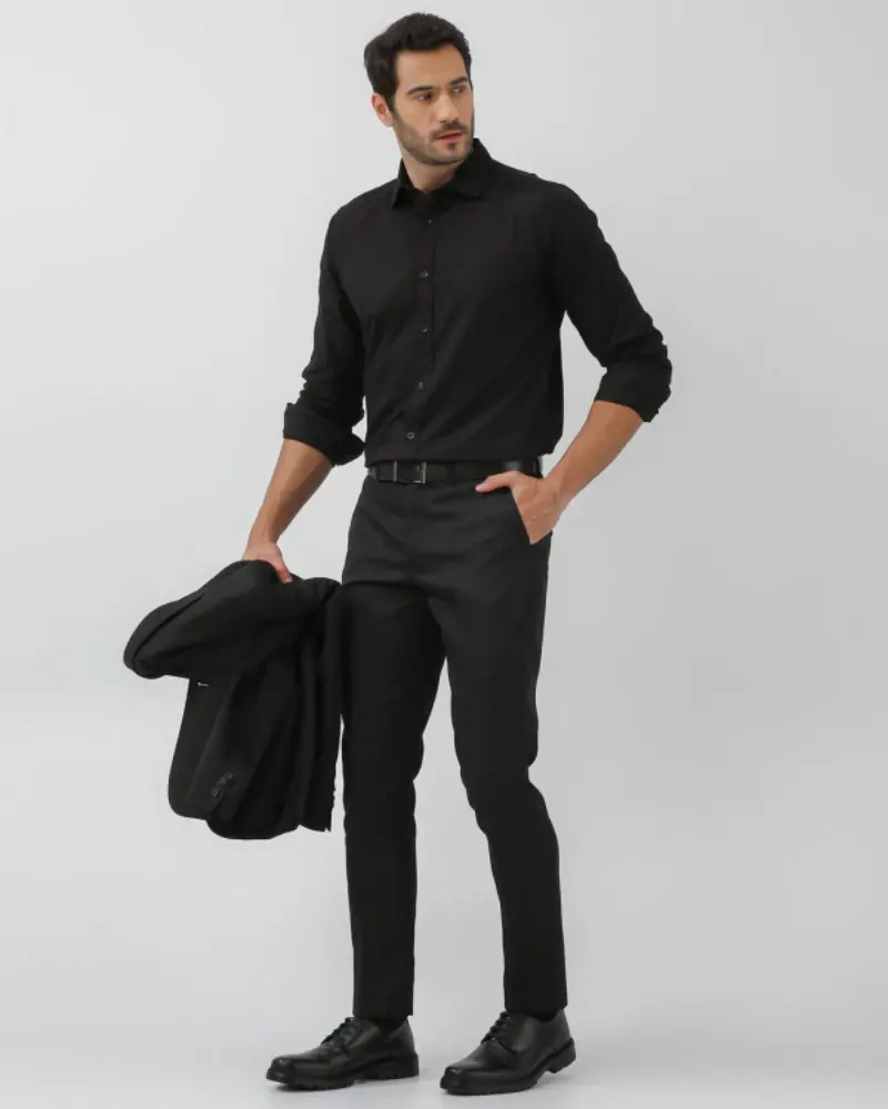 look todo preto masculino no estilo esporte fino para casamento