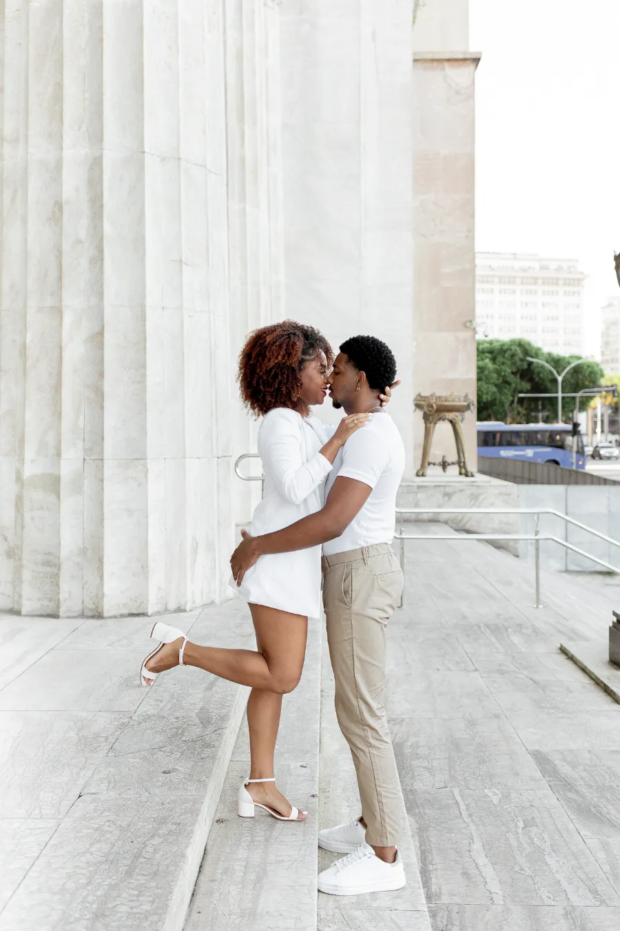 noivos no ensaio pré wedding urbano