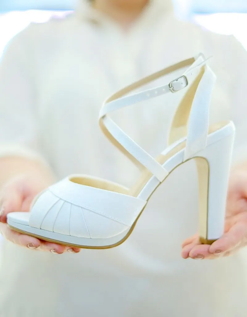 sapato de noiva branco da Durval Calçados