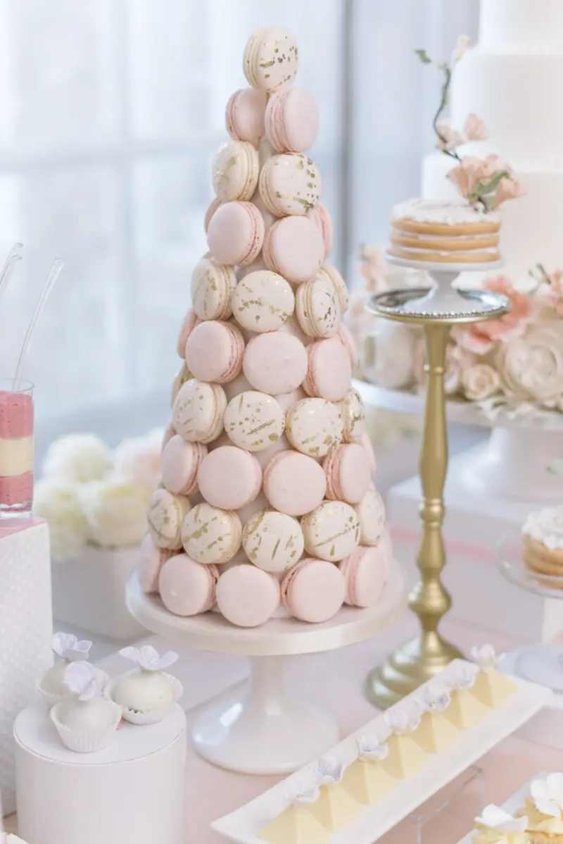 torre de macarons para casamento