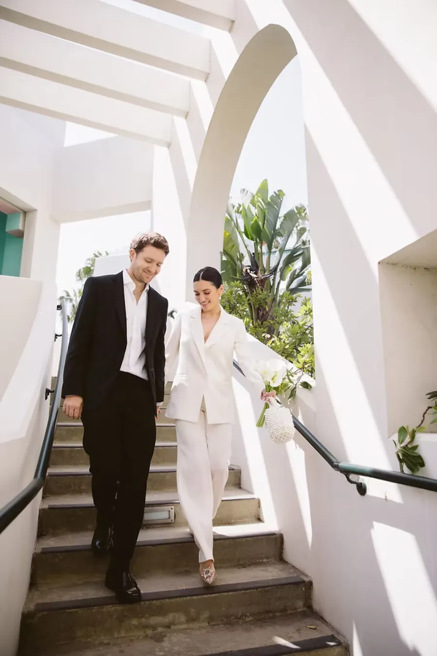 noivos descendo a escada
