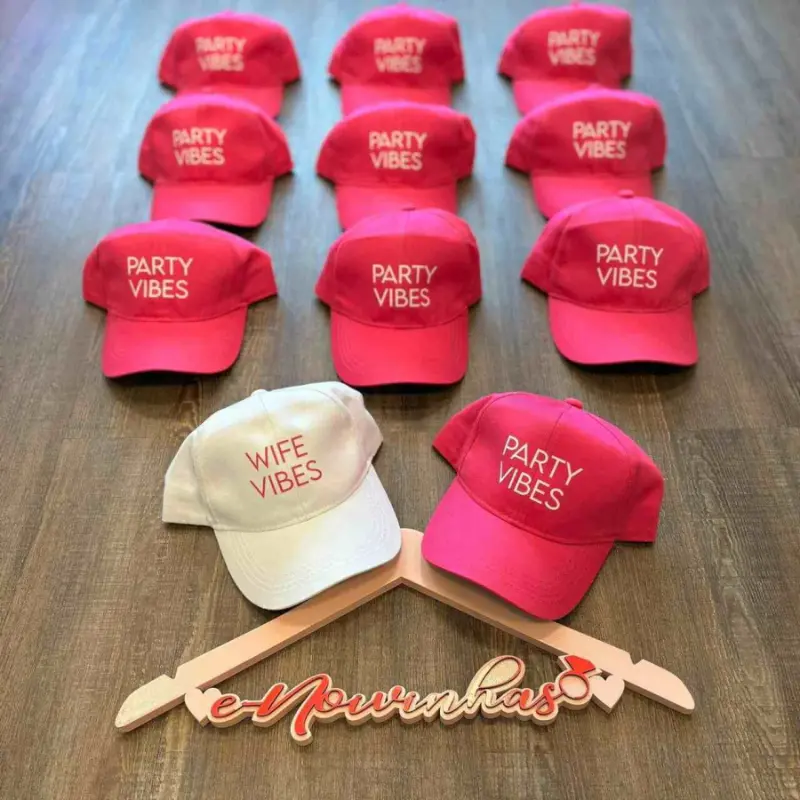 bon&eacute;s personalizado para lembrancinha