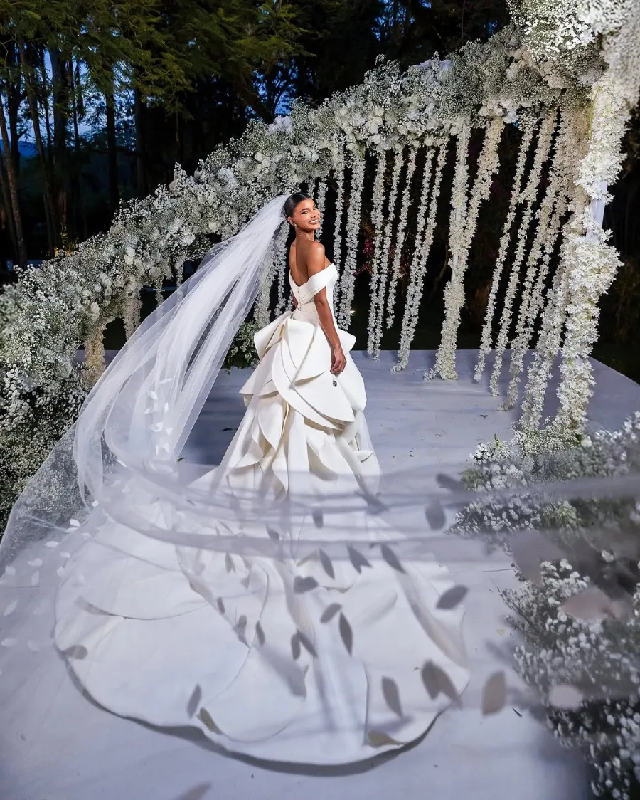 noiva ex miss jakelyne com véu