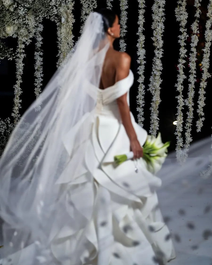 noiva ex miss jakelyne com véu