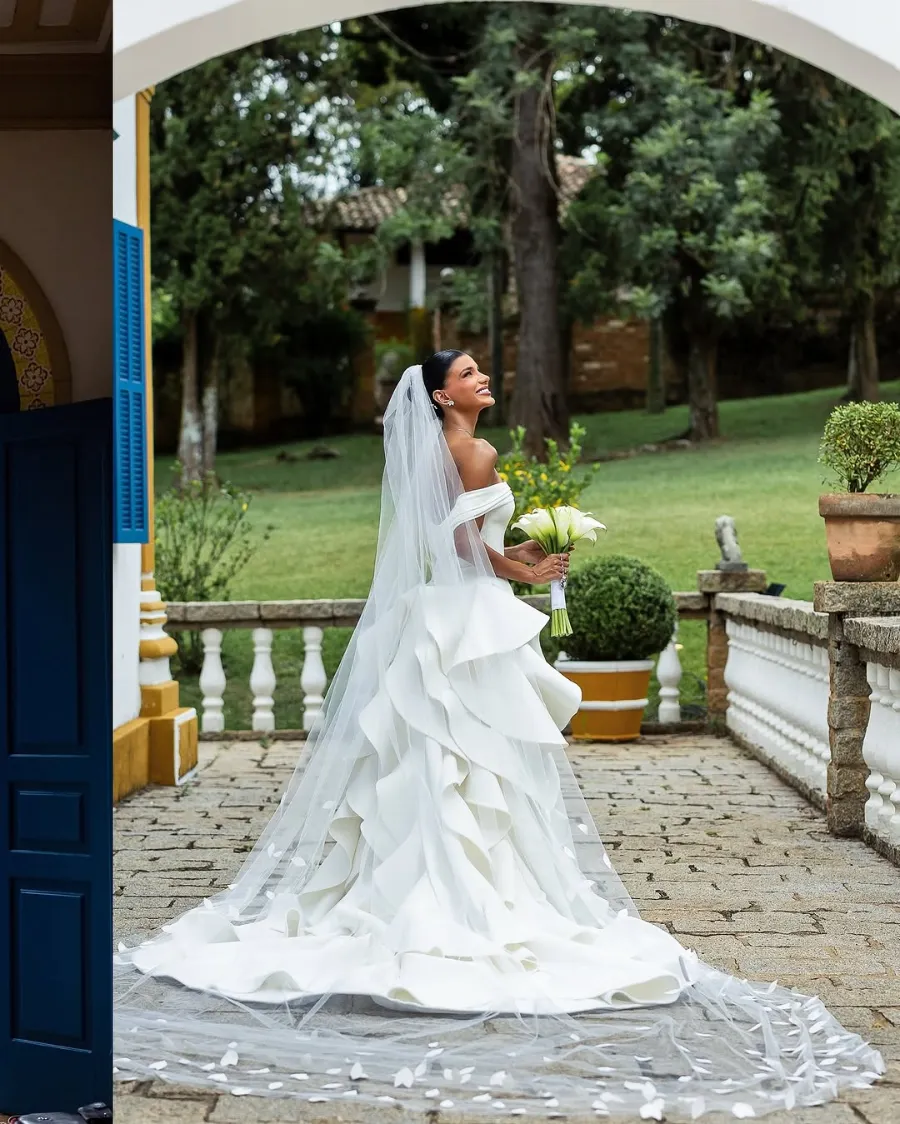 noiva com vestido com babados