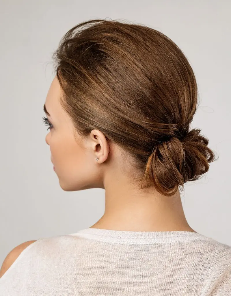  mulher penteado coque baixo