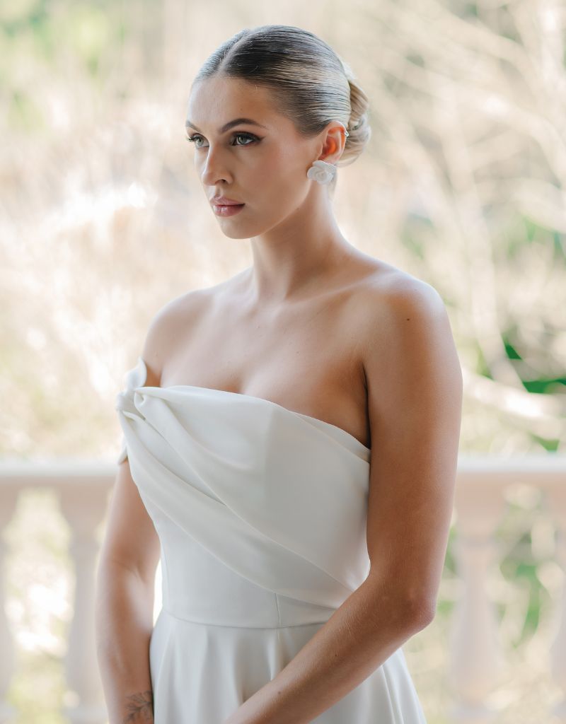 noiva com coque baixo com acessório