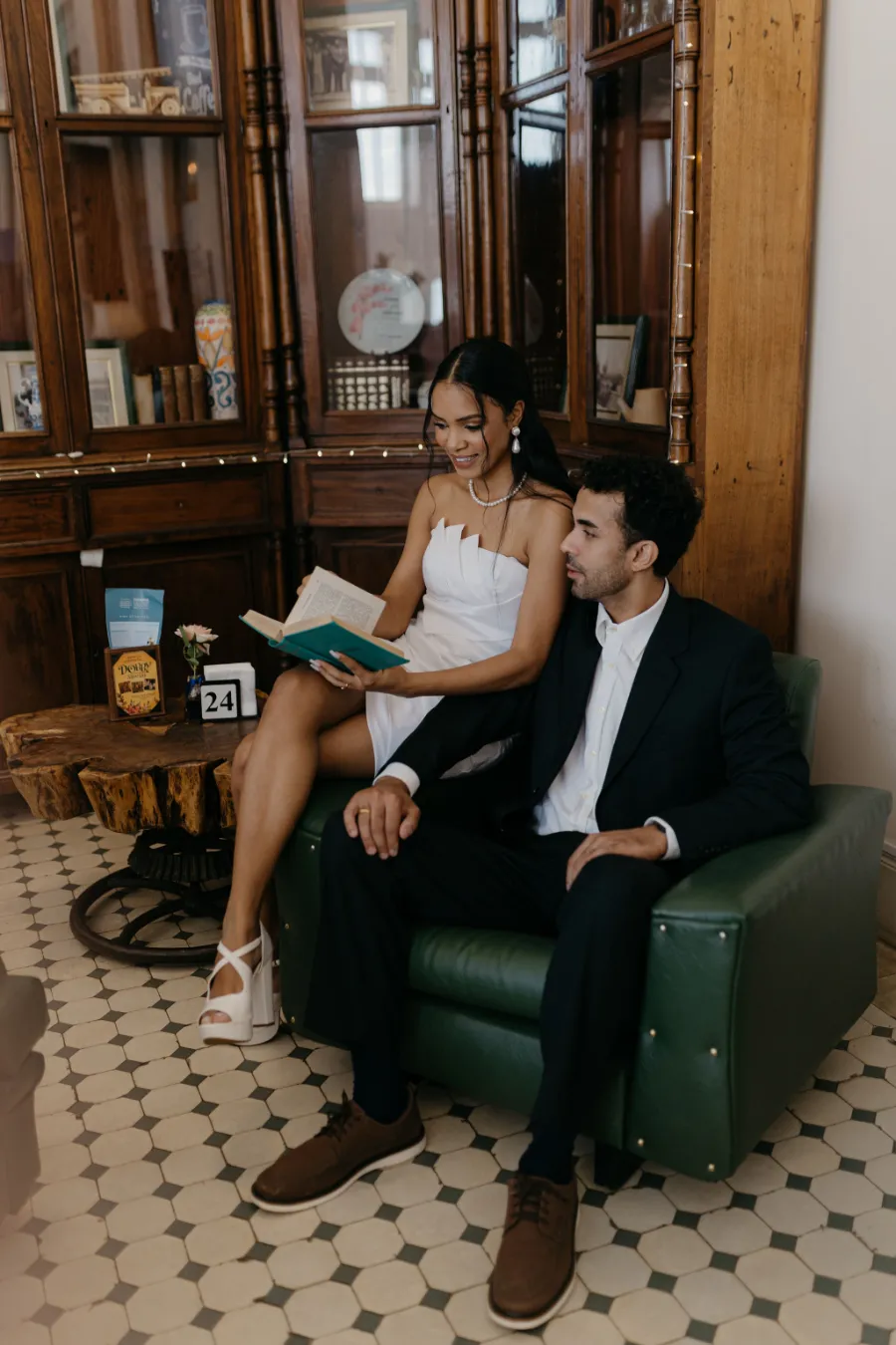noivos lendo