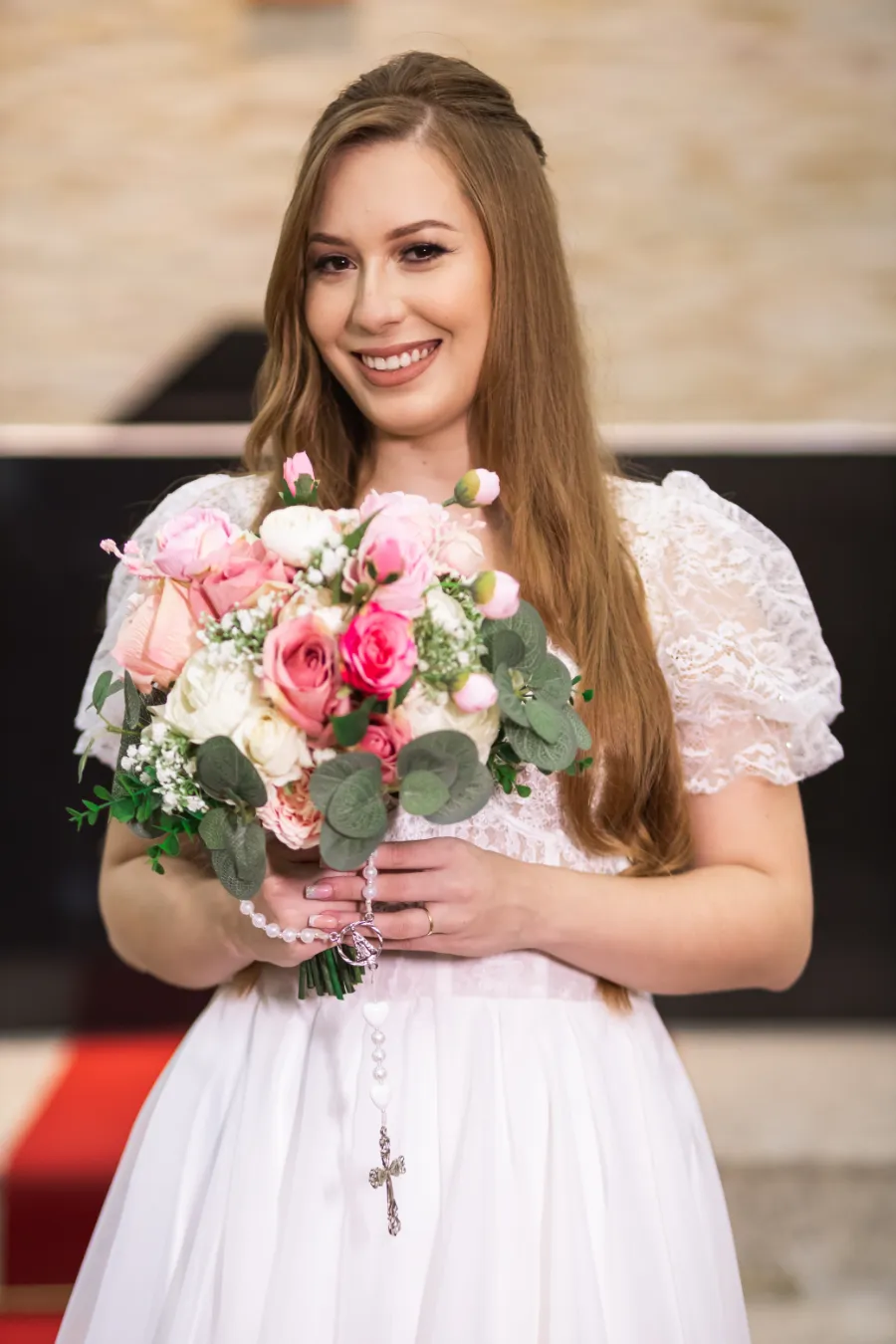 noiva com buque rosa e branco