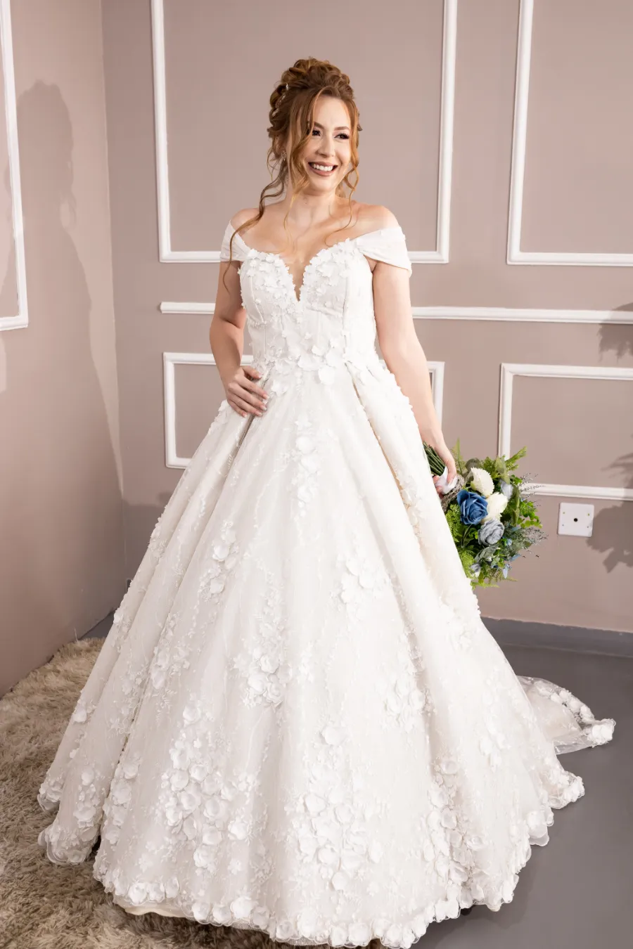 mulher com vestido de noiva