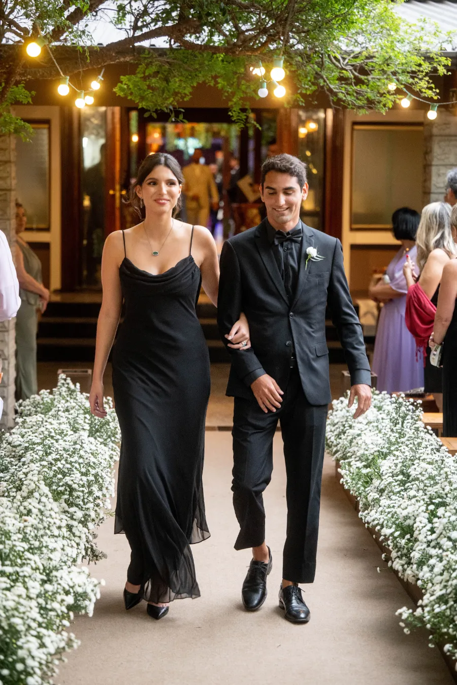 entrada dos padrinhos de preto