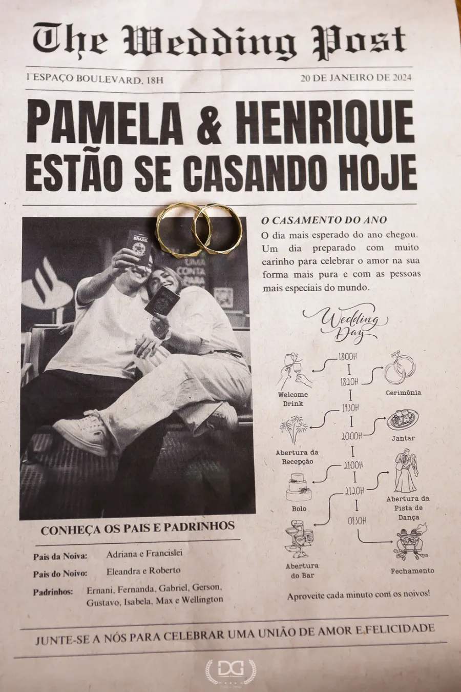 jornal de casamento com alianças douradas