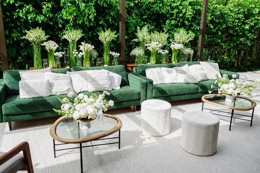 sofás verdes no lounge