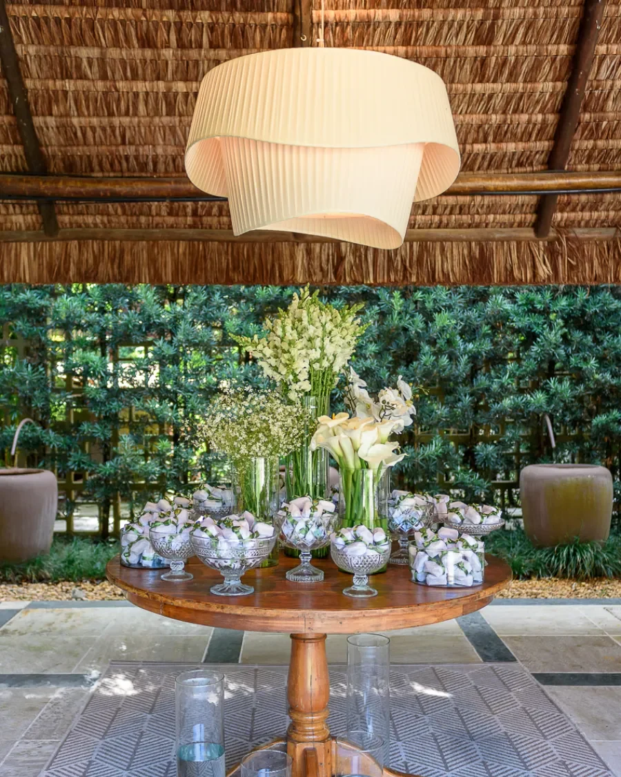 mesa com bem-casados