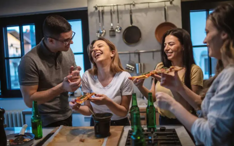 chá de casa nova entre amigos