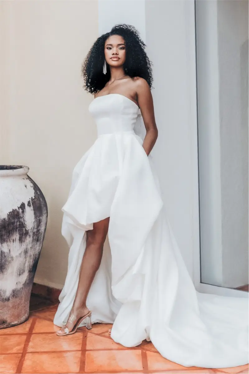 noiva com vestido branco com saia bufante