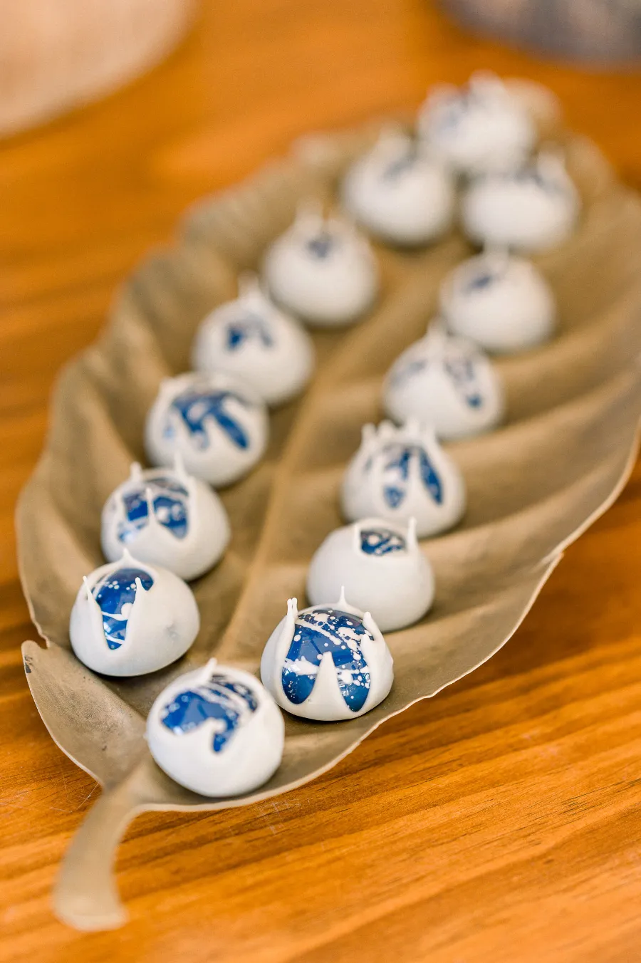 doces de casamento azul e branco