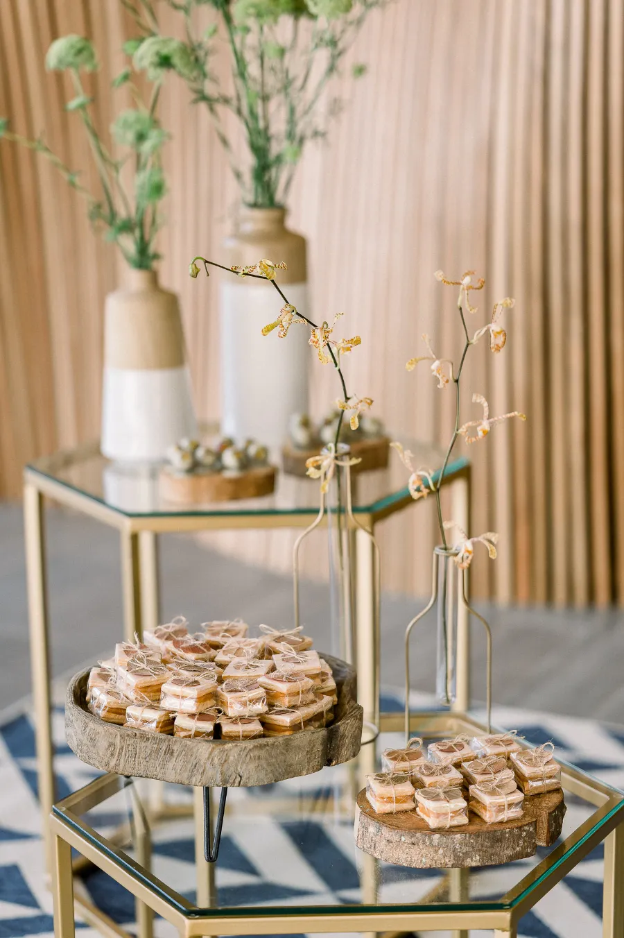 mesa com bem-casados