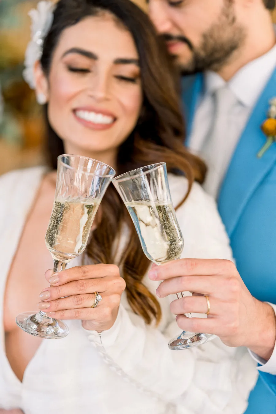 noivos brindando