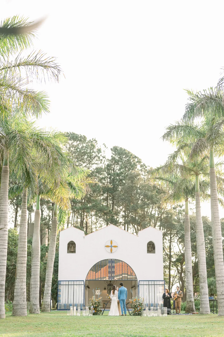 noivos na ceirmonia de elopement