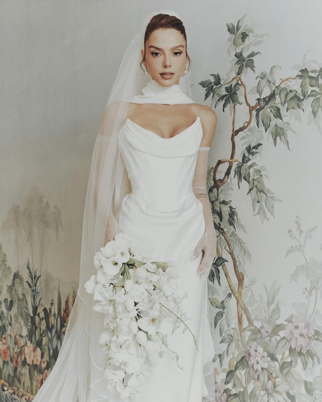 Giovanna Lancellotti com vestido de noiva