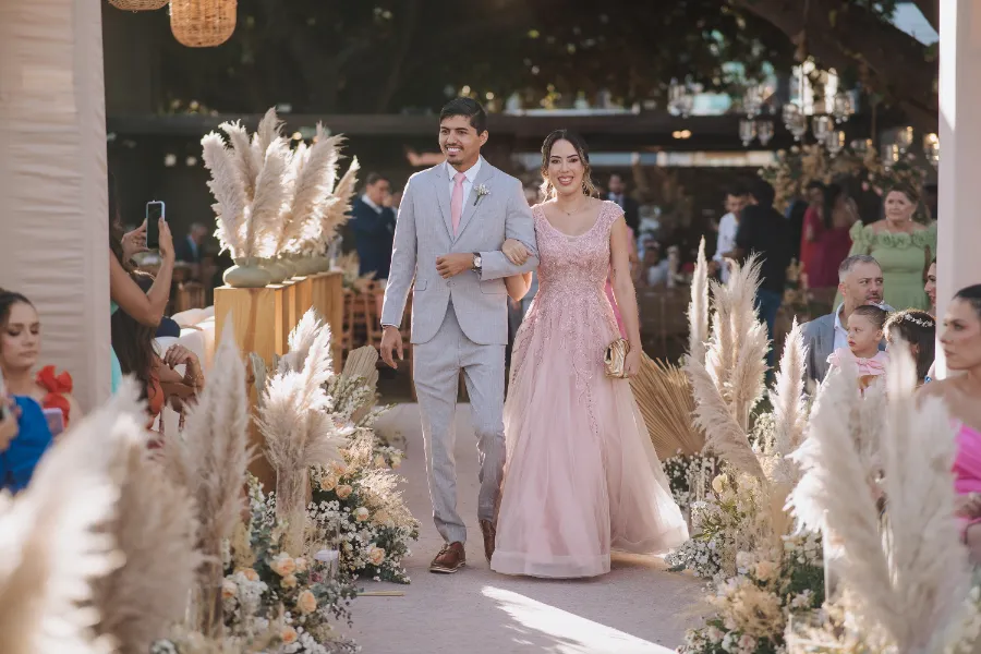 Dá para fazer um casamento boho chic na praia? Sim!