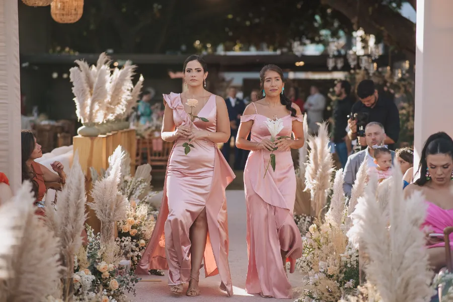 Dá para fazer um casamento boho chic na praia? Sim!