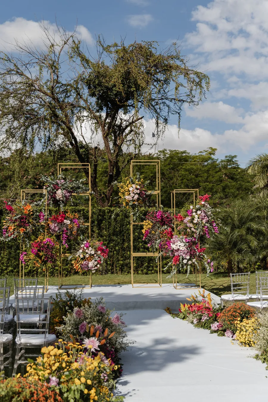 altar com flores coloridas