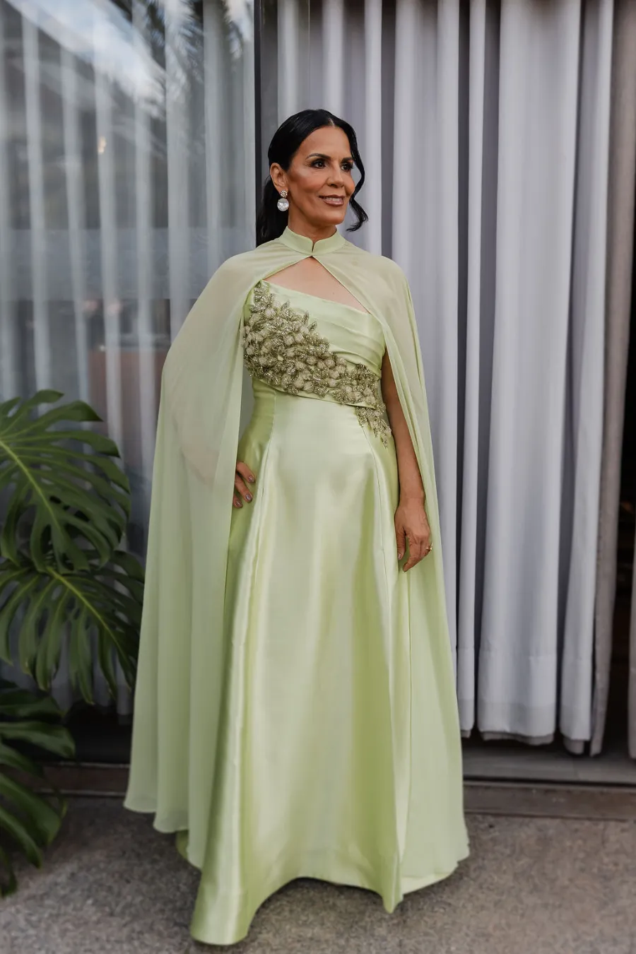 mãe da noiva com vestido amarelo
