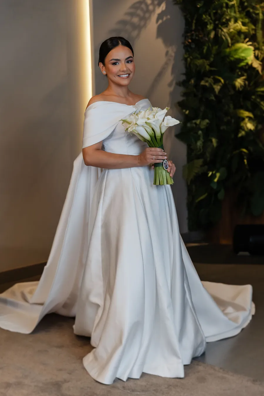 noiva com buque minimalista