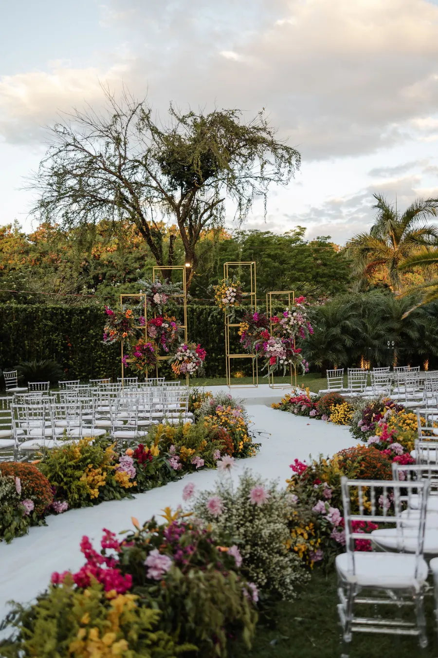 altar com flores coloridas