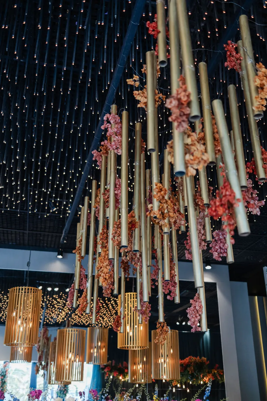 lustres pendentes com flores