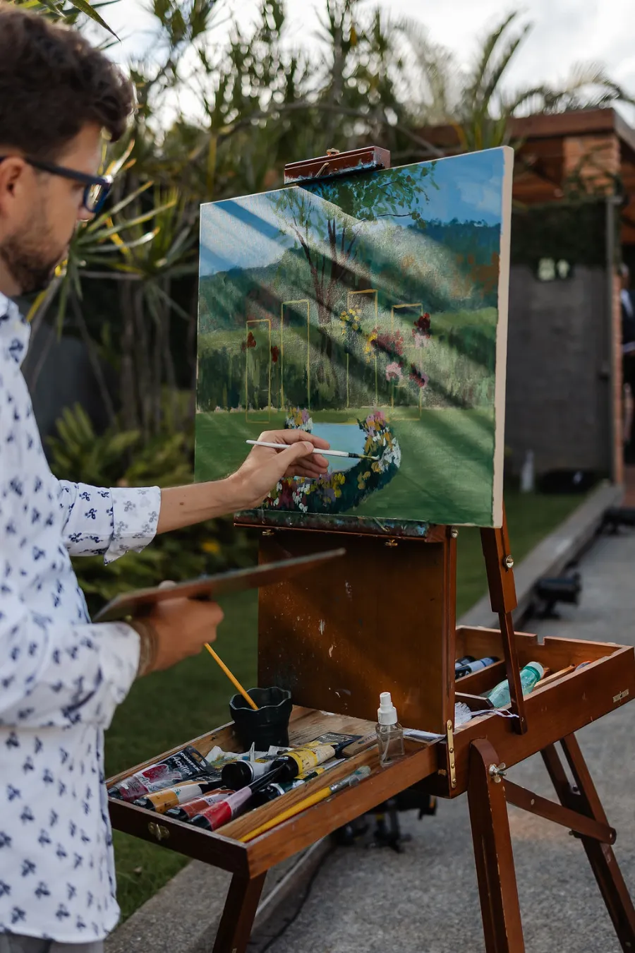 homem pintando quadro no casamento