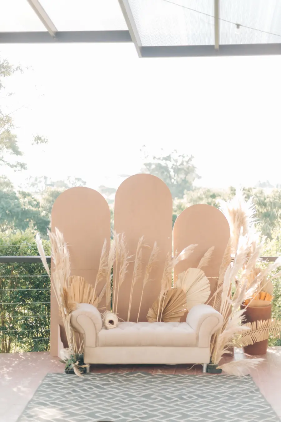 lounge dos noivos com sofá boho