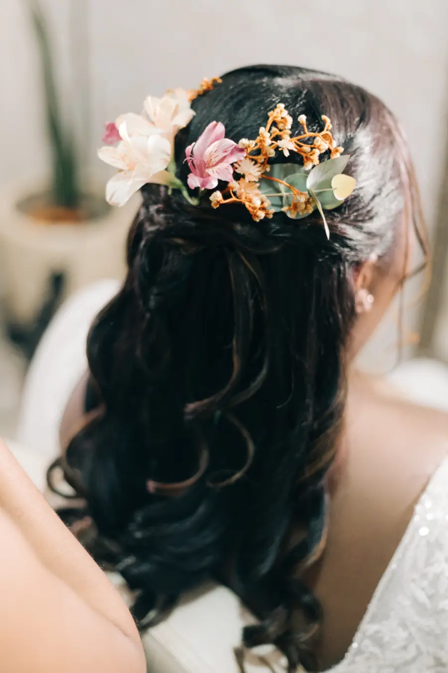 penteado semi preso para noiva com flores