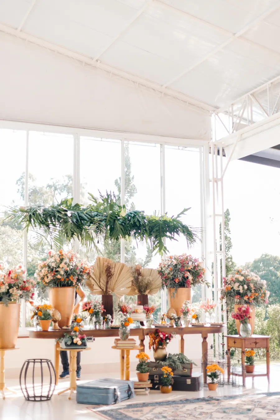 mesa do bolo de casamento no estilo boho