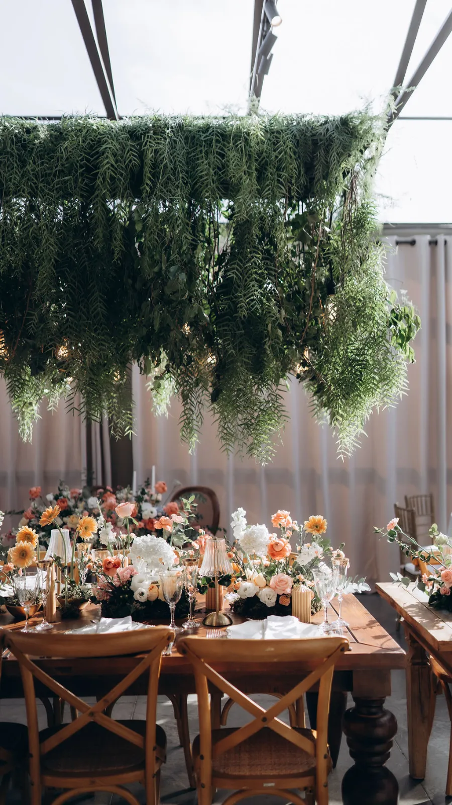 mesa decorada com flores