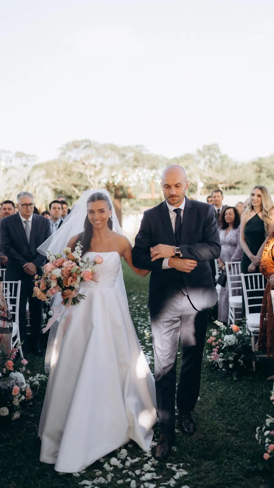 noiva com veu e buque