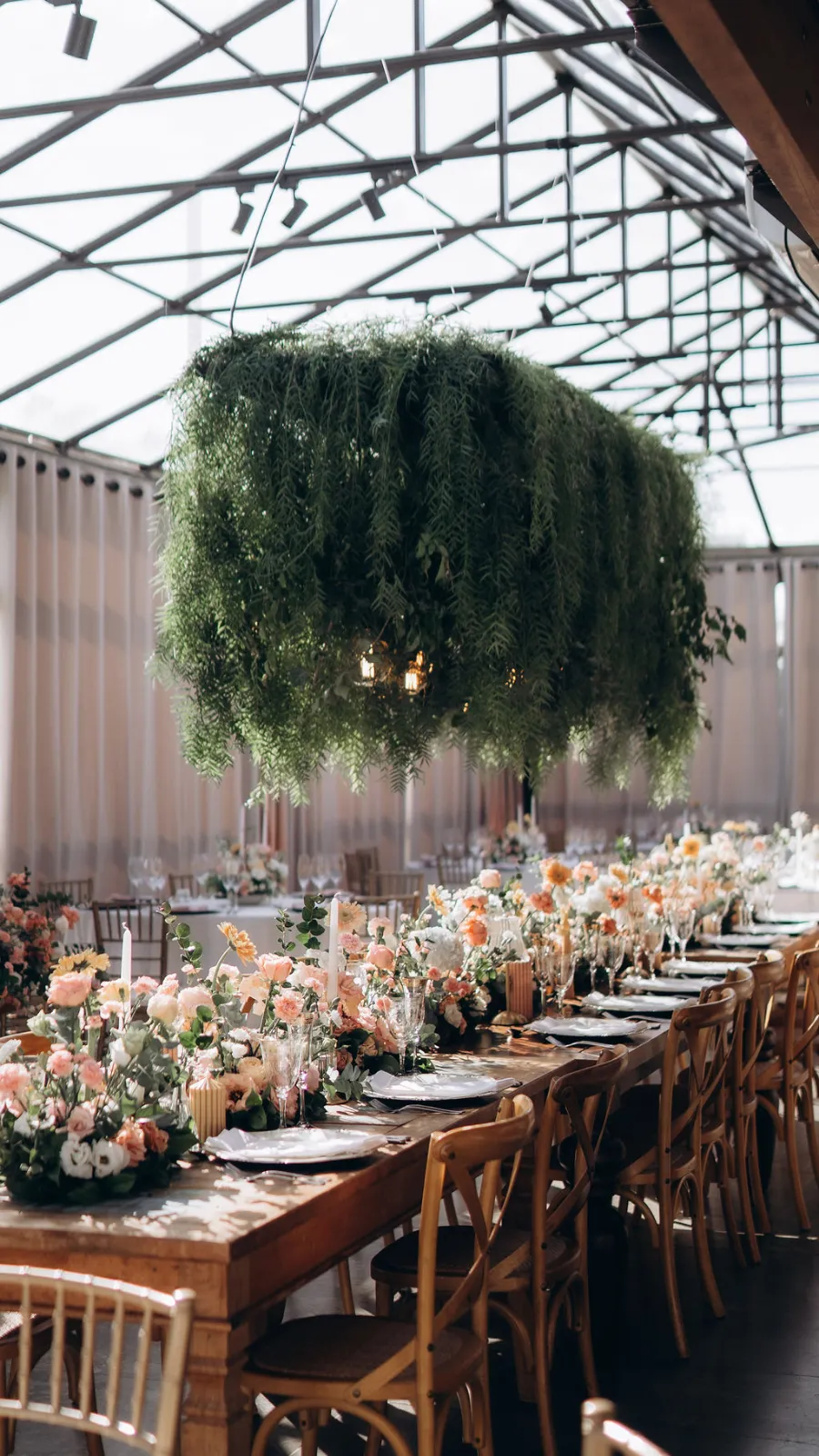 mesa imperial com centro de mesa colorido