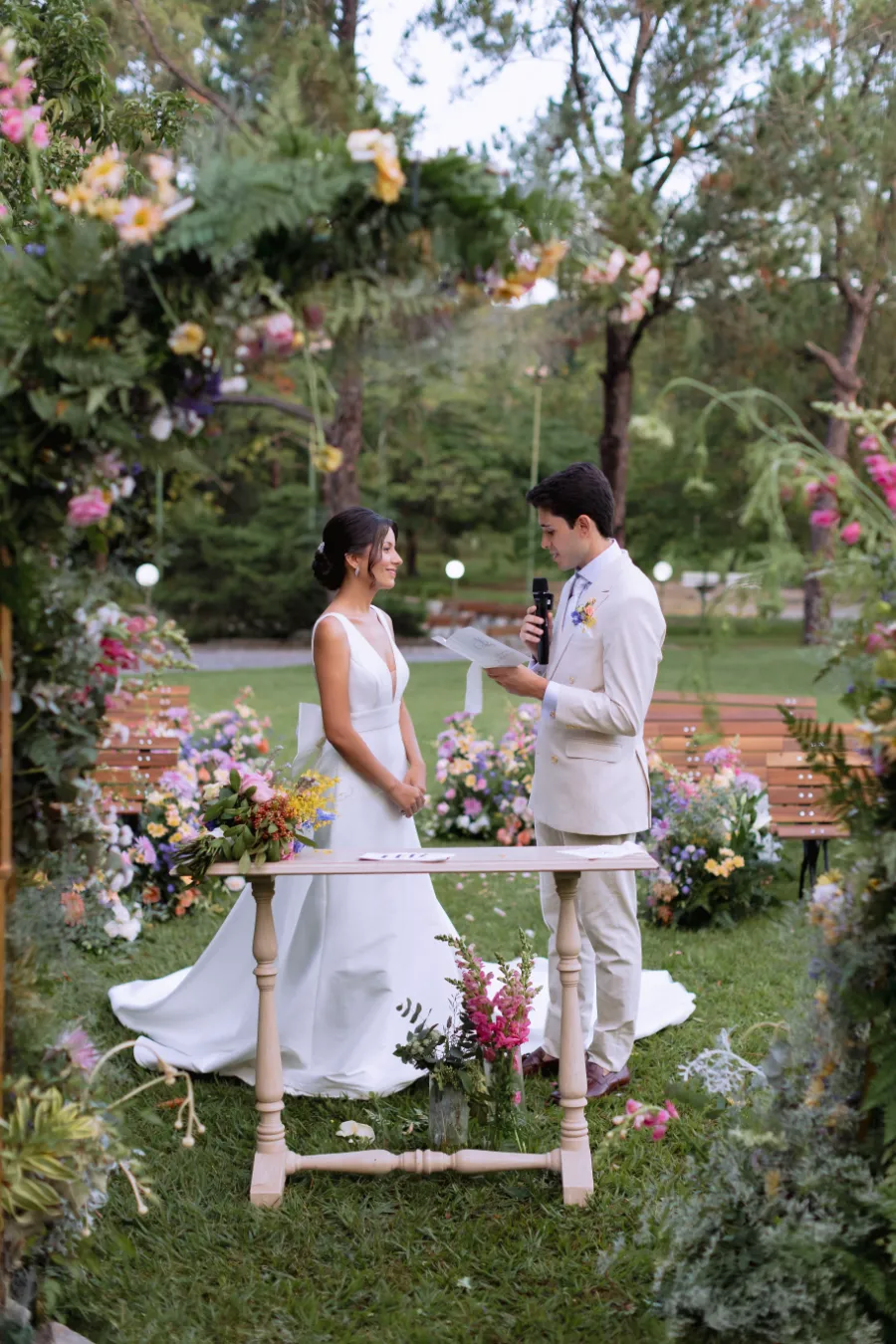 Renovação de votos romântica somente com o casal