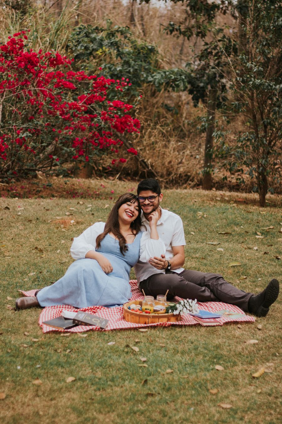 noivos em piquenique no pre wedding