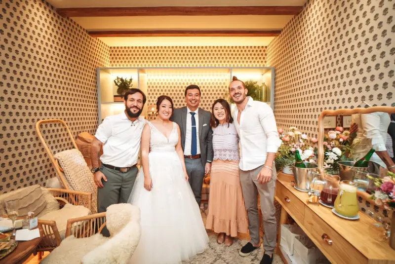 Carol Matsui Musica e Eventos ao lado dos noivos