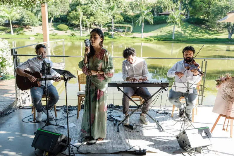 Carol Matsui Musica e Evento com músicos