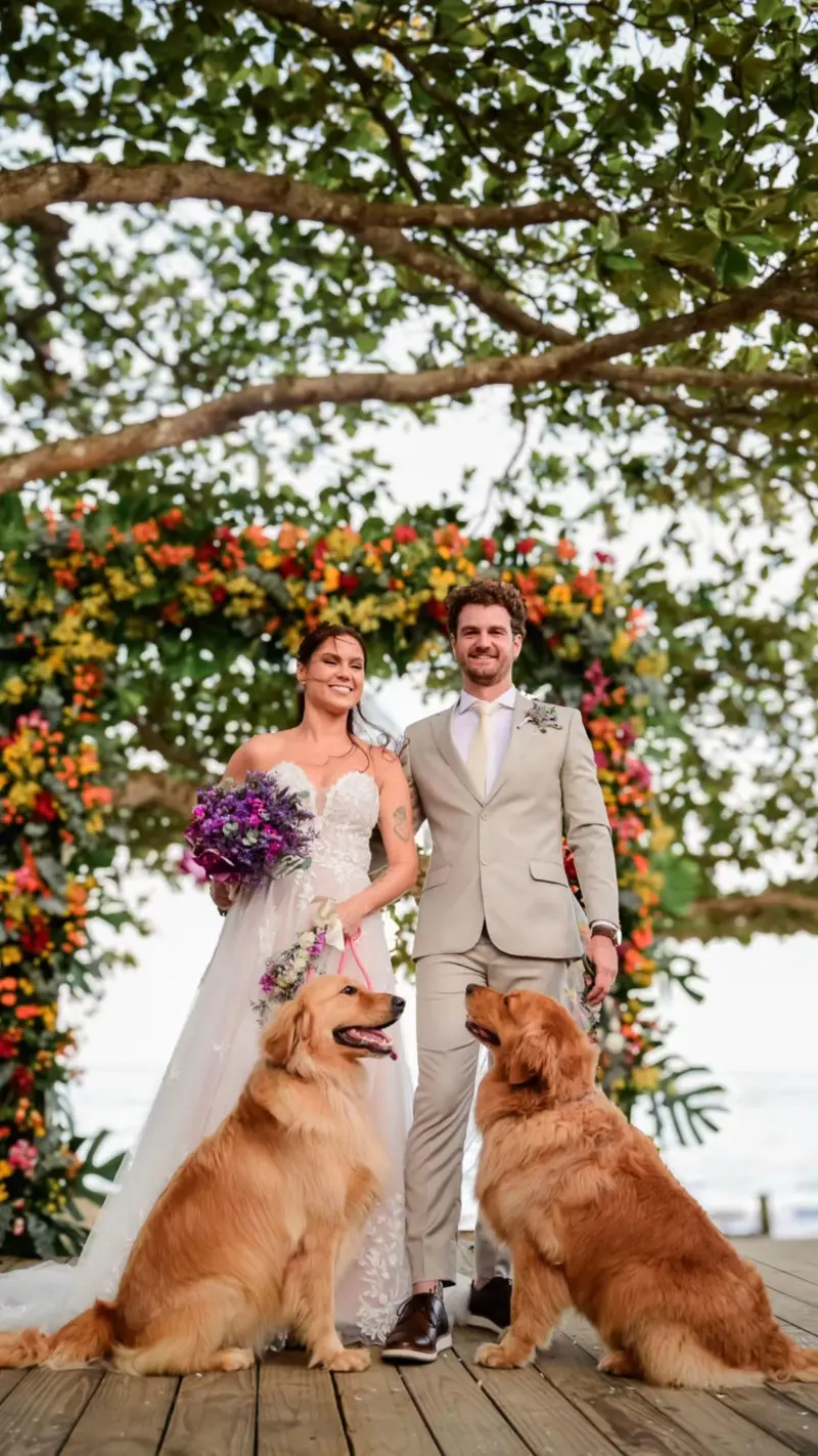 casal com pet em casamento organizado pela Donna Casamentos